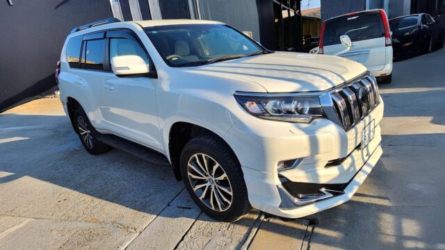 2019 LAND CRUISER PRADO TXL white